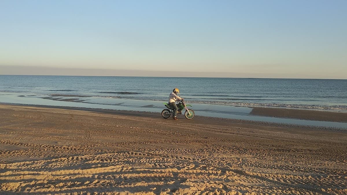 Mae's Beach surf spot