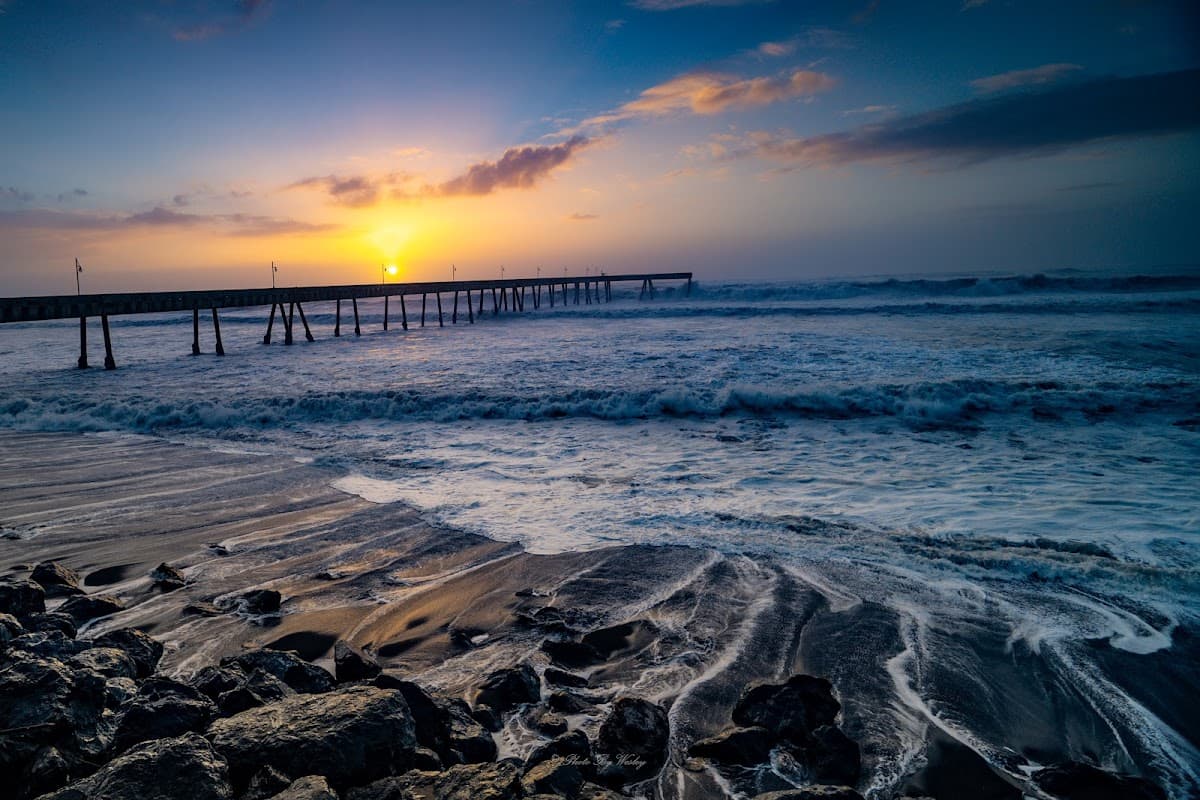 Pacifica Pier surf spot