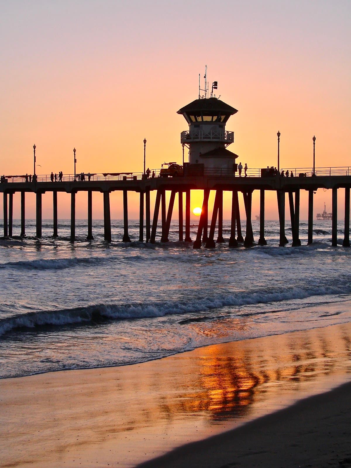 Huntington Pier surf spot