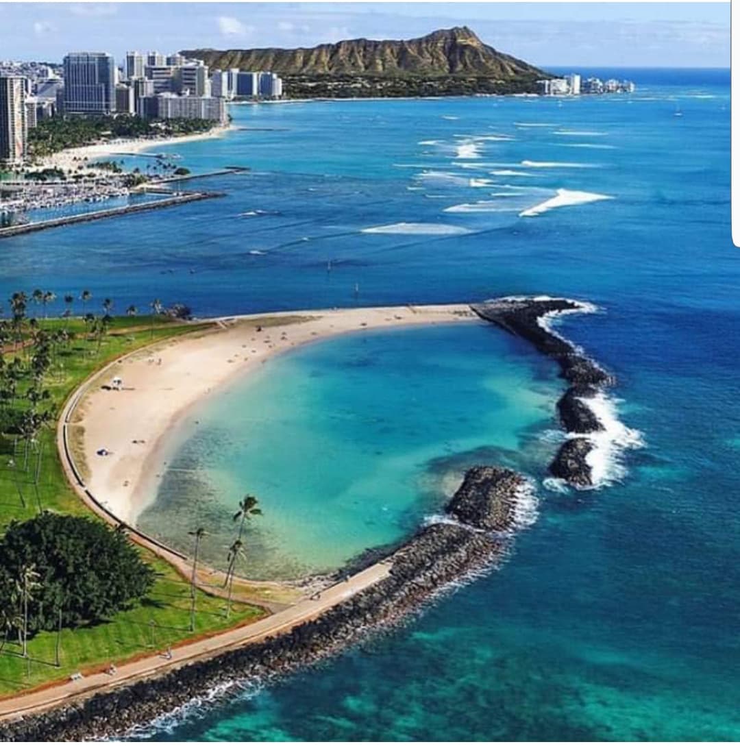 Ala Moana Bowls surf spot