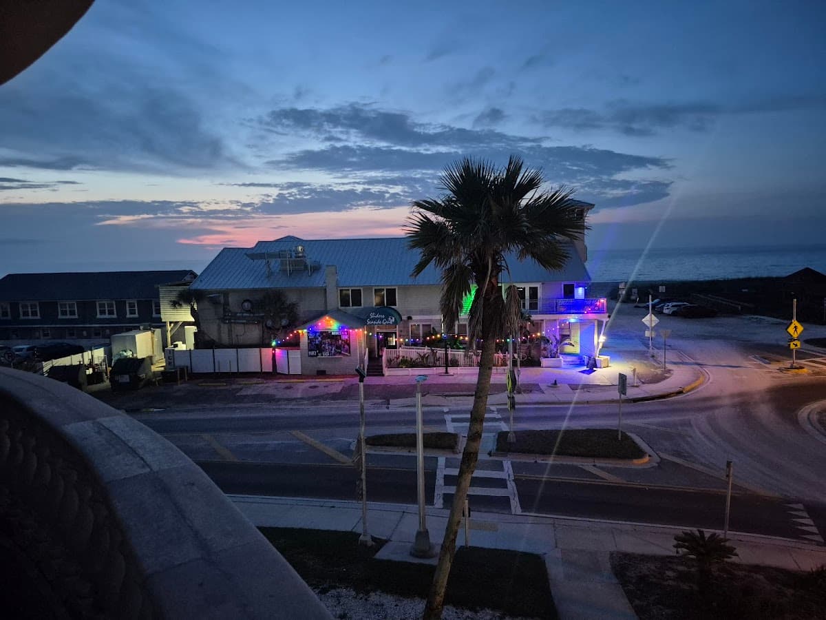 Amelia Pier surf spot